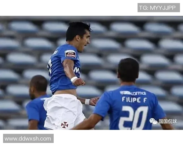 费伦斯与比兰尼宾塞斯的精彩对决揭示了足球战术的魅力与团队合作的重要性